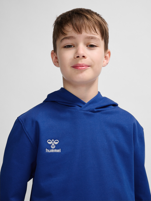 hmlGO 2.0 HOODIE KIDS, TRUE BLUE, model