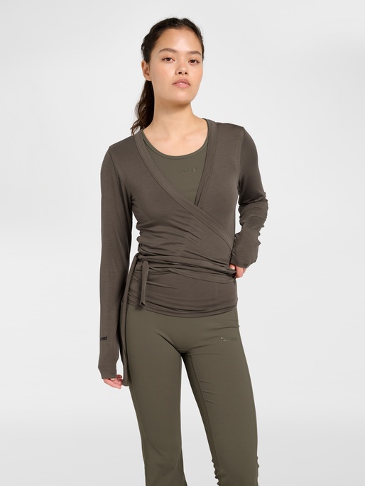 hmlSOFT WRAP BLOUSE, MAJOR BROWN, model