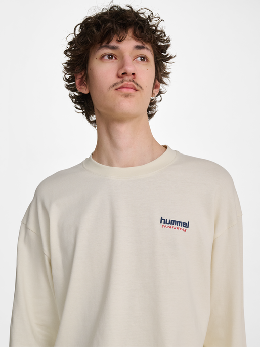 hmlLOOSE T-SHIRT L/S SW, TOFU, model