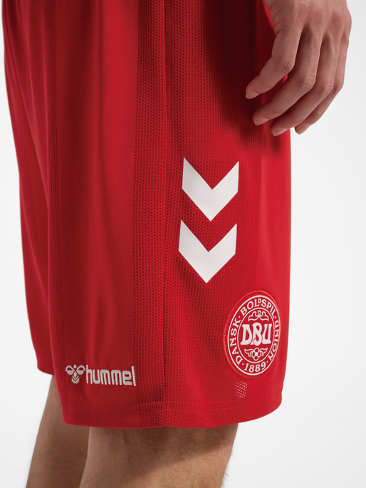 DBU 26 HOME SHORTS, TANGO RED, model