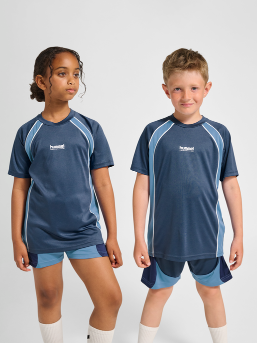 hmlJR GOAL PIPING T-SHIRT S/S, BERING SEA, model