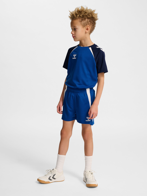 hmlLEAD 2.0 SHORTS KIDS, TRUE BLUE, model
