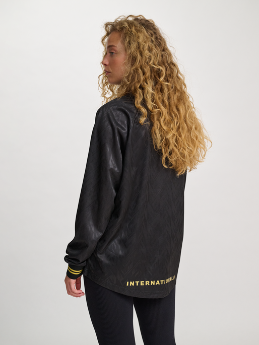 hmlLOOSE BAY SOCCER JERSEY L/S, BLACK, model