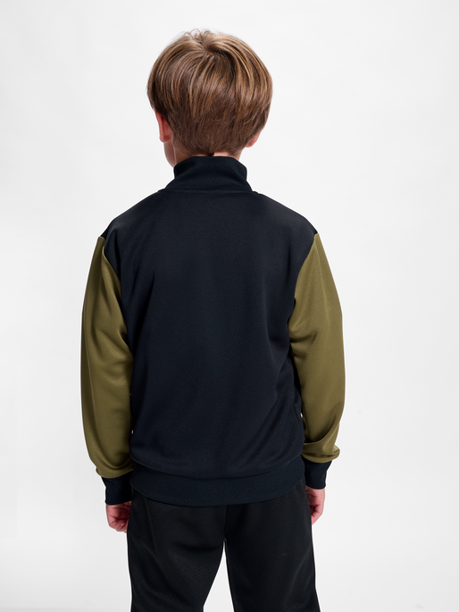 hmlWIN TRACKSUIT, 6745, model