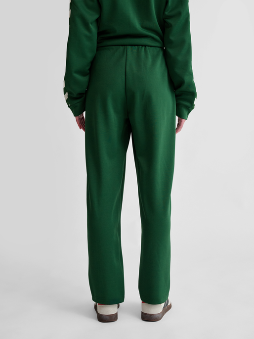 hmlARCHIVE REGULAR POLY PANTS, EDEN, model