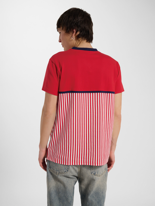 DBU 26 FAN 86 BLOCK COTTON TEE SS, TANGO RED/WHITE, model