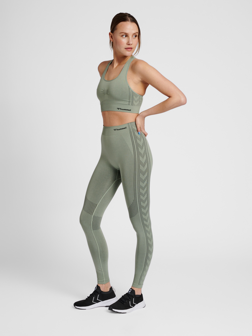 hmlMT SHAPING SEAMLESS SPORTS TOP, LILY PAD, model