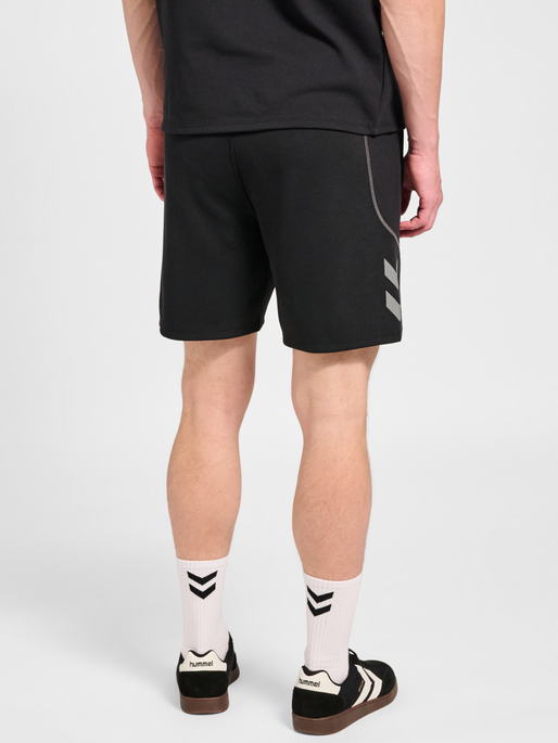 hmlMOVE 2.0 SHORTS, BLACK, model