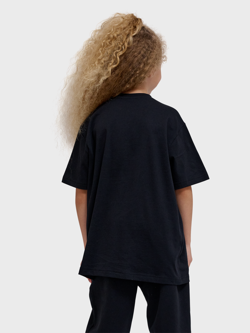 hmlCLEAN T-SHIRT S/S, BLACK, model