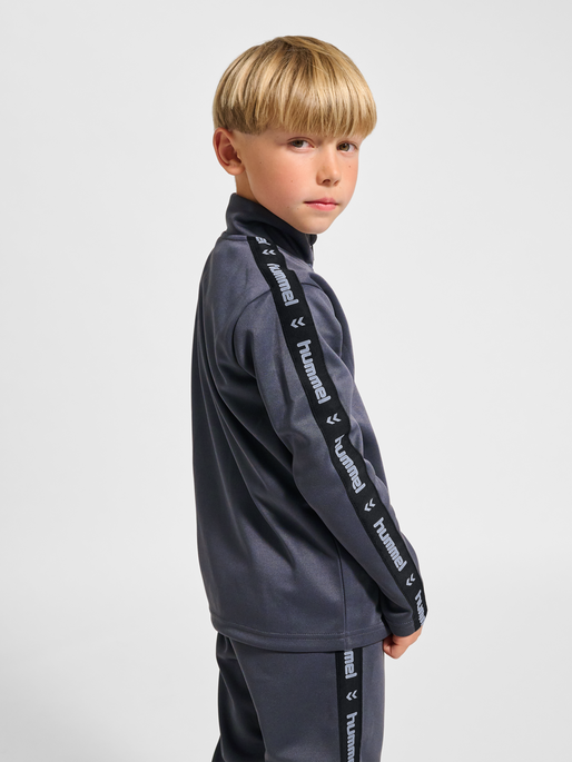 hmlJR GOAL TAPE HALFZIP, EBONY, model