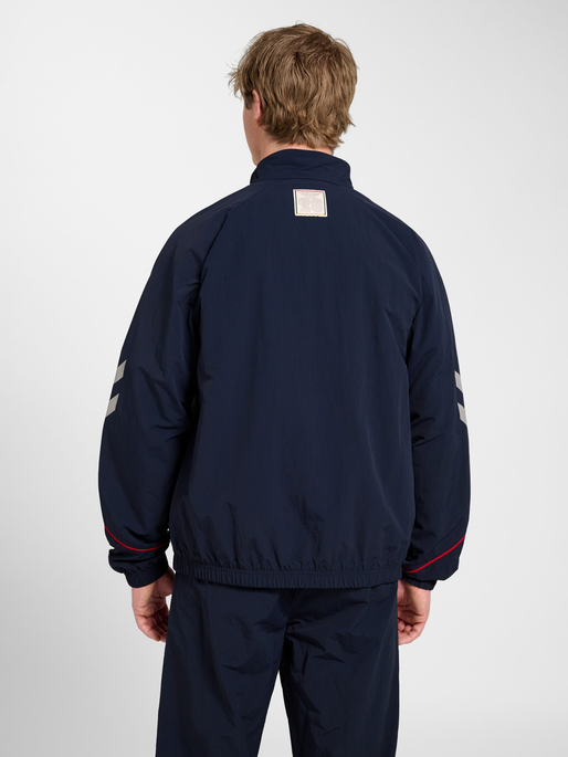 hmlWORLD 26 TRACK ZIP JACKET, DARK SAPPHIRE, model