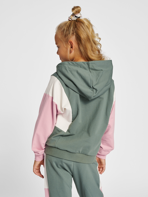 hmlPALOMI HOODIE, 6575, model