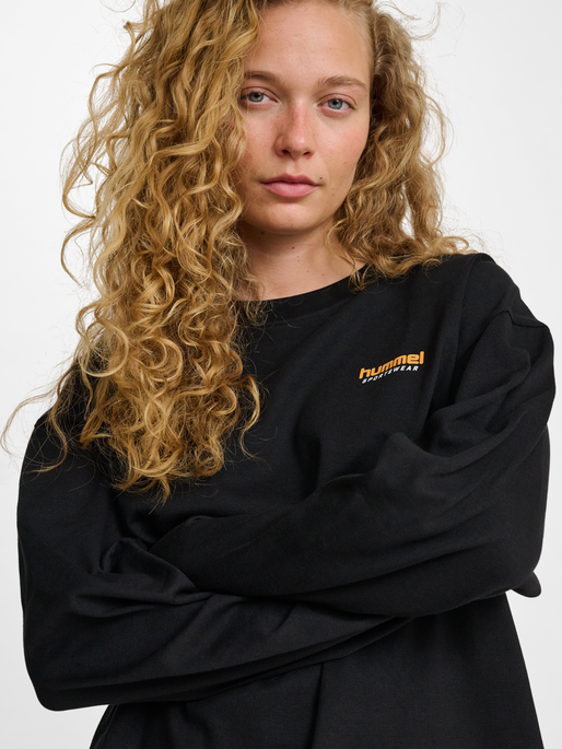 hmlLOOSE T-SHIRT L/S SW, BLACK, model