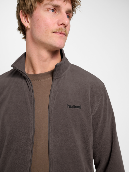 hmlACTIVE FLEECE JACKET, MAJOR BROWN, model