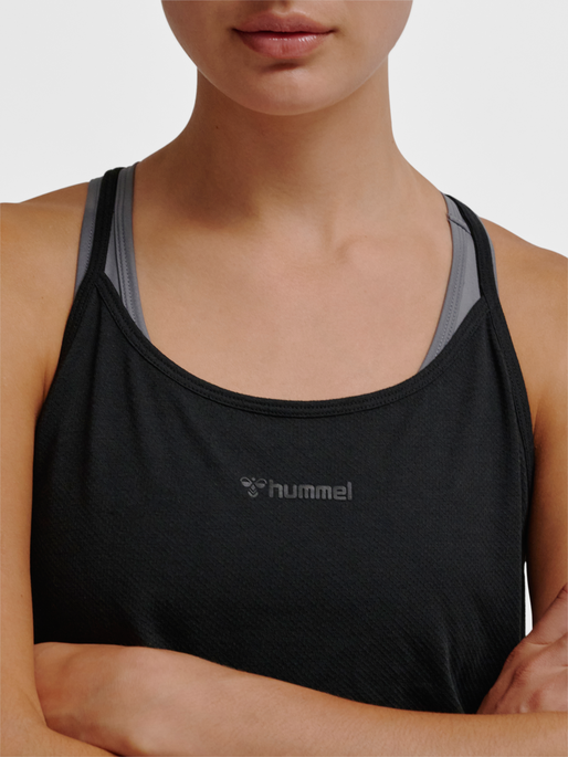hmlMT VANJA STRAP TANKTOP, BLACK, model