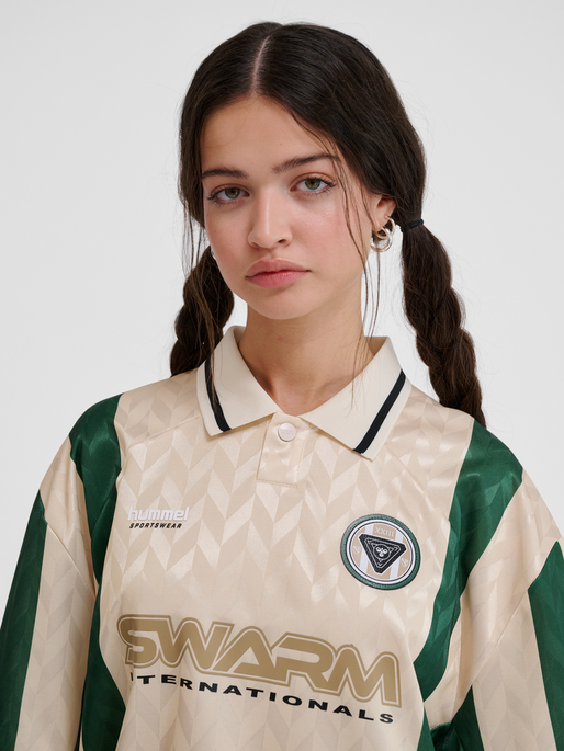 hmlLOOSE SOCCER JERSEY S/S, FOG, model