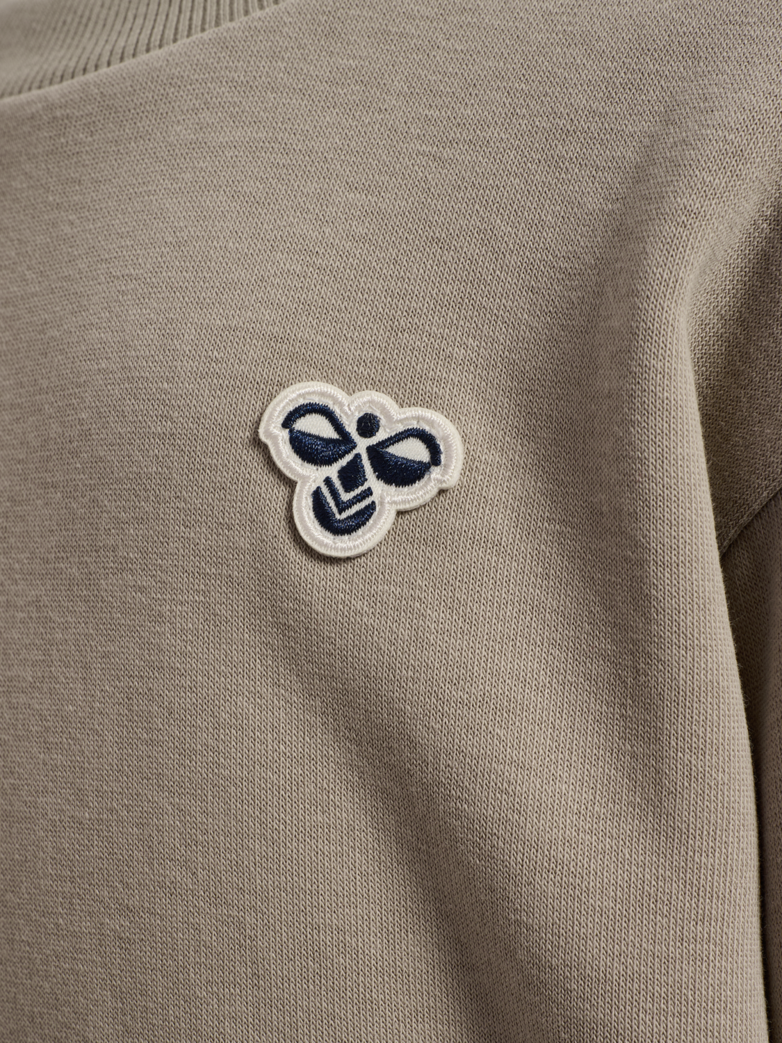 hmlMINI LOOSE CREWNECK BEE, VINTAGE KHAKI, packshot
