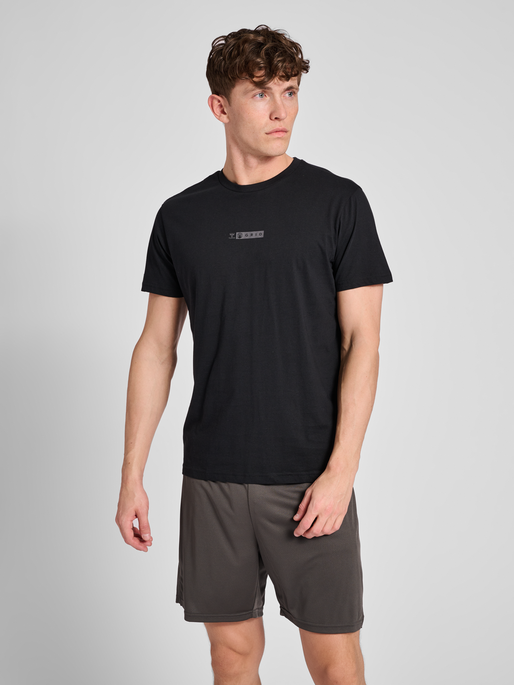hmlOFFGRID TEE S/S, JET BLACK/FORGED IRON, model