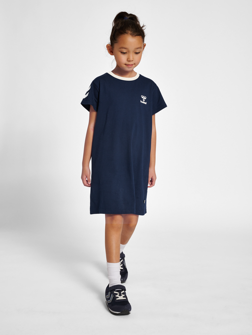 hmlMILLE T-SHIRT DRESS S/S, BLACK IRIS, model