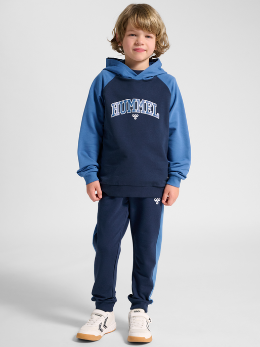 hmlESSEN HOODIE, DUTCH BLUE, model