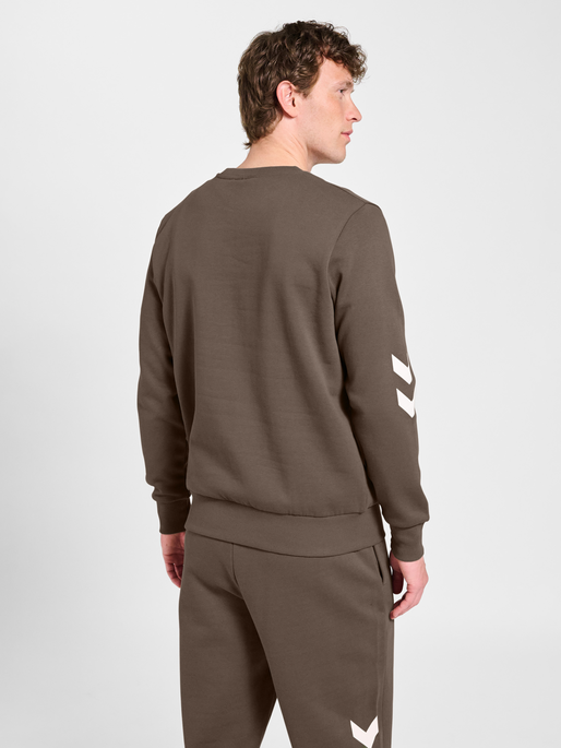 hmlLEGACY 2.0 SWEATSHIRT, DARK NIGHT, model