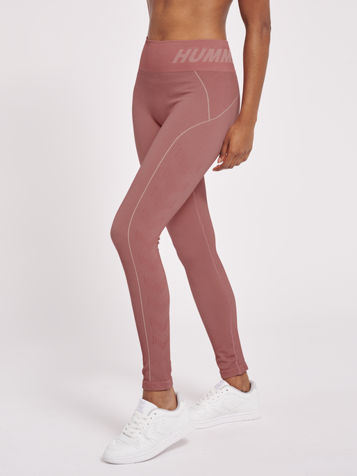 hmlTE CHRISTEL SEAMLESS MW TIGHTS, WITHERED ROSE/ROSE TAN MELANGE, model