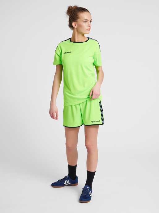 hmlAUTHENTIC POLY SHORTS WOMAN, GREEN GECKO, model