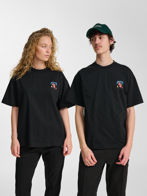hmlLOOSE T-SHIRT S/S WHISTLE, BLACK, model