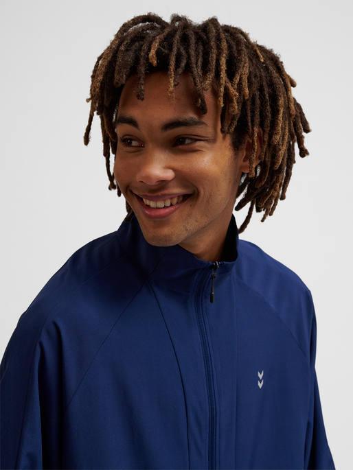 hmlFAST JACKET, DRESS BLUES, model