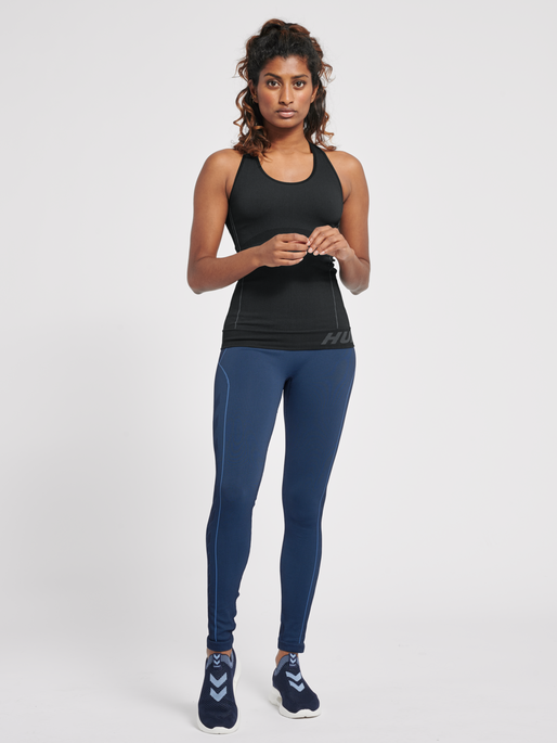 hmlTE CHRISTEL SEAMLESS TOP, BLACK/ASPHALT MELANGE, model
