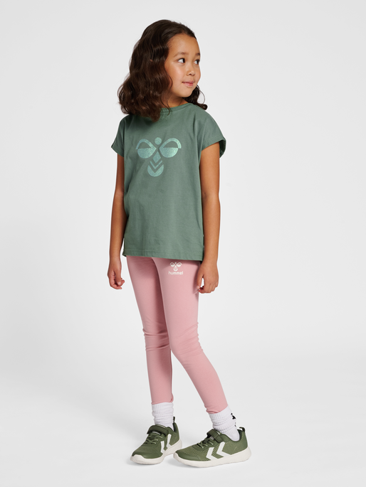 hmlDIEZ T-SHIRT S/S, LAUREL WREATH, model