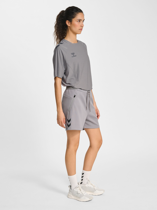 hmlCIMA 2.0 JERSEY S/S WOMAN, ALLOY MELANGE, model