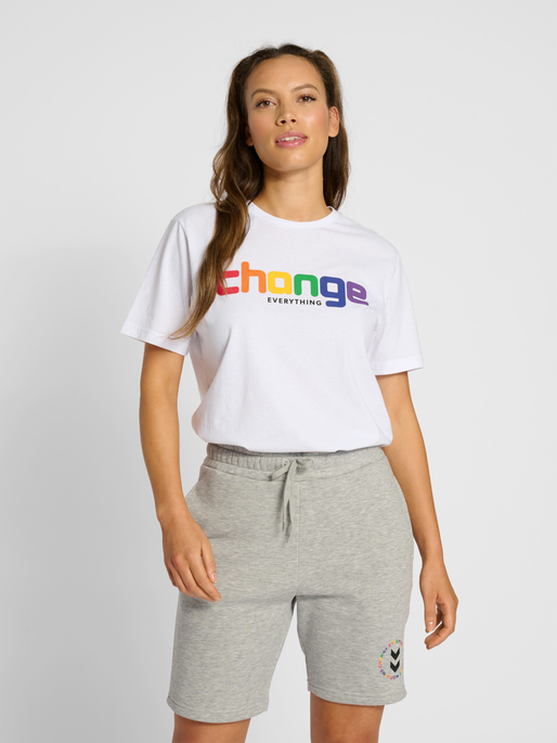 hmlCHANGE T-SHIRT, WHITE, model