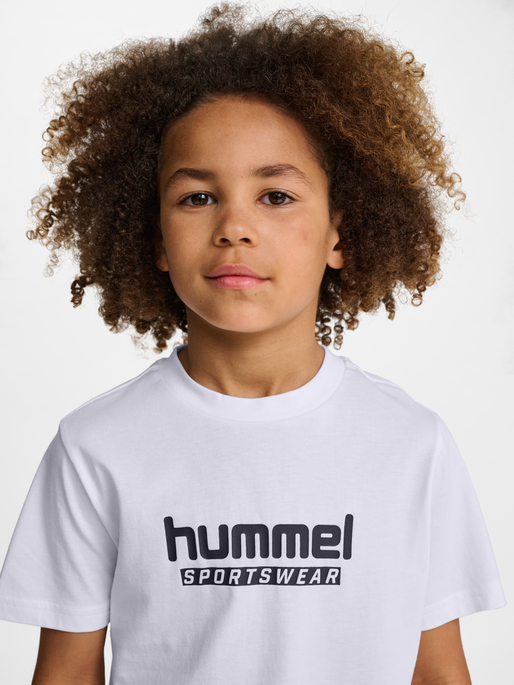 hmlJR BASE T-SHIRT S/S, WHITE, model
