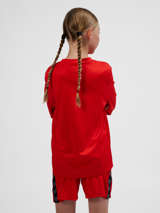 hmlESSENTIAL SWEATSHIRT KIDS, TRUE RED, model