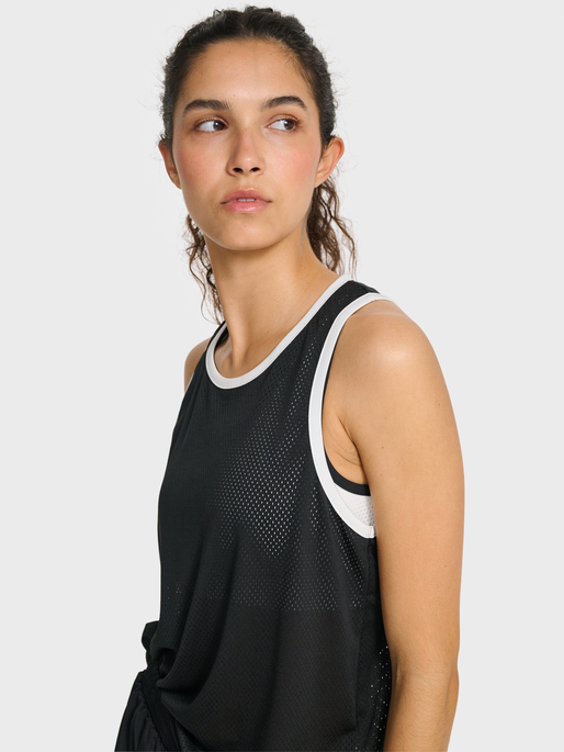 hmlPULSE MESH TANK TOP, BLACK, model