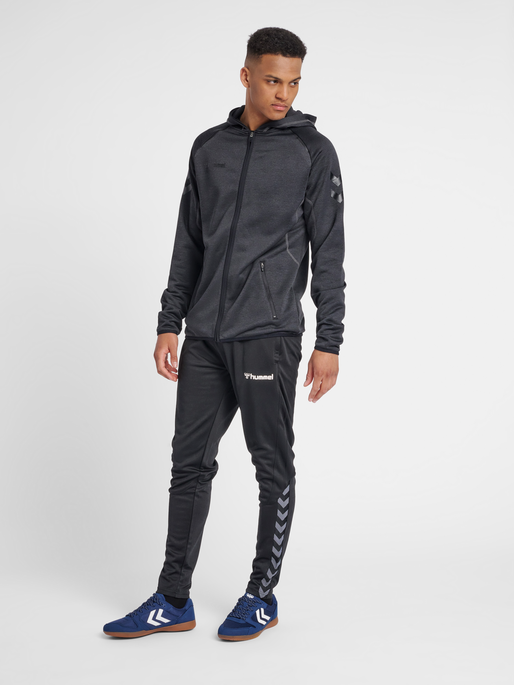 hmlAUTHENTIC TRAINING PANT, BLACK/WHITE, model