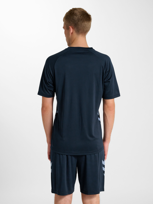 hmlPROMO SET, DARK SAPPHIRE, model