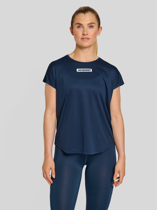 hmlTE TOLA LOOSE T-SHIRT, INSIGNIA BLUE, model
