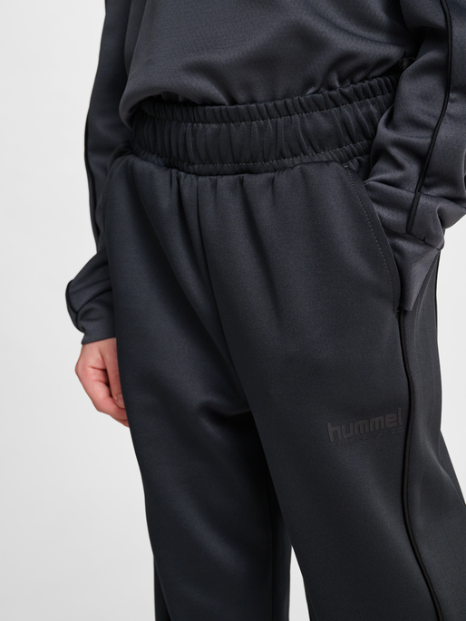 hmlJR INTERLOCK ADJUST PANTS, EBONY, model