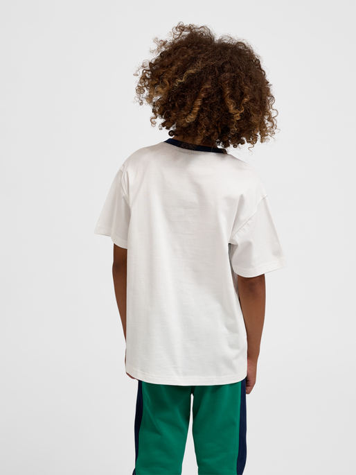 hmlESKE T-SHIRT S/S, MARSHMALLOW, model