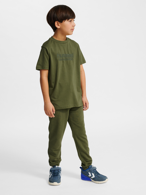 hmlJR BASE T-SHIRT S/S, WINTER MOSS, model