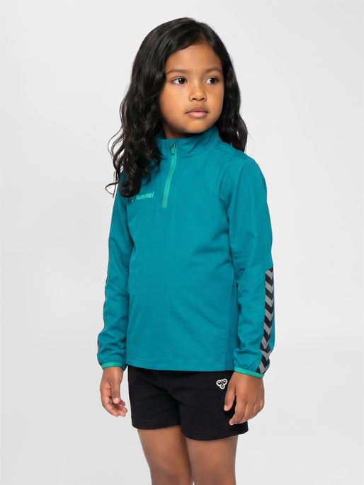 hmlAUTHENTIC KIDS WIND BREAKER , CELESTIAL, model