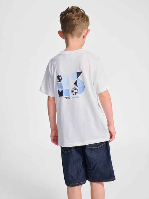 hmlJR GRAPHIC T-SHIRT S/S, WHITE, model