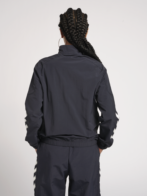 hmlNIKKI ZIP JACKET, DARK NAVY, model