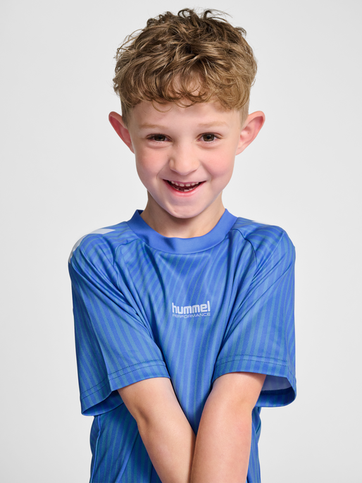 hmlJR GOAL AOP T-SHIRT S/S, LICHEN BLUE, model