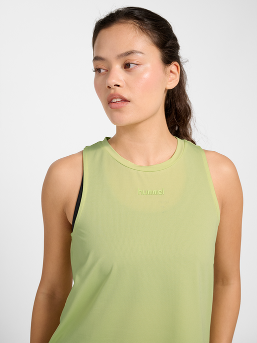 hmlVANJA TECH TOP, SHADOW LIME, model