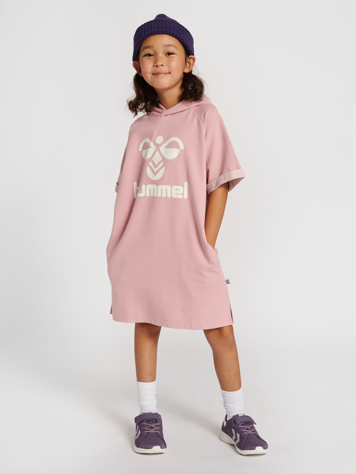 hmlNAJA HOODIE DRESS S/S, ZEPHYR, model