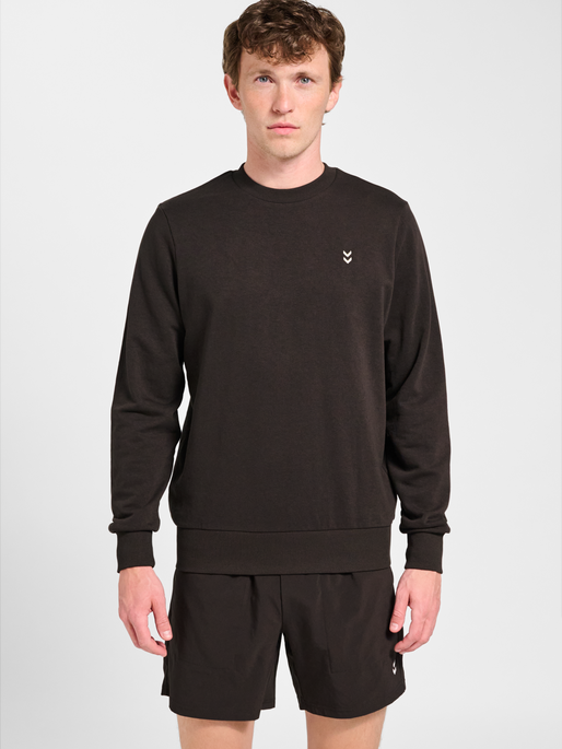 hmlPULSE SWEAT CREWNECK, AFTER DARK, model