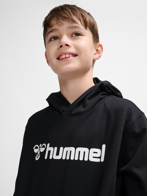hmlGO 2.0 LOGO HOODIE KIDS, BLACK, model